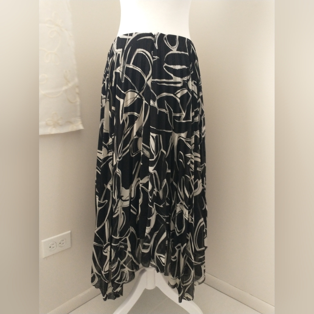 & Other Stories Los Angeles floral pleated midi skirt 4 - Picture 4 of 7